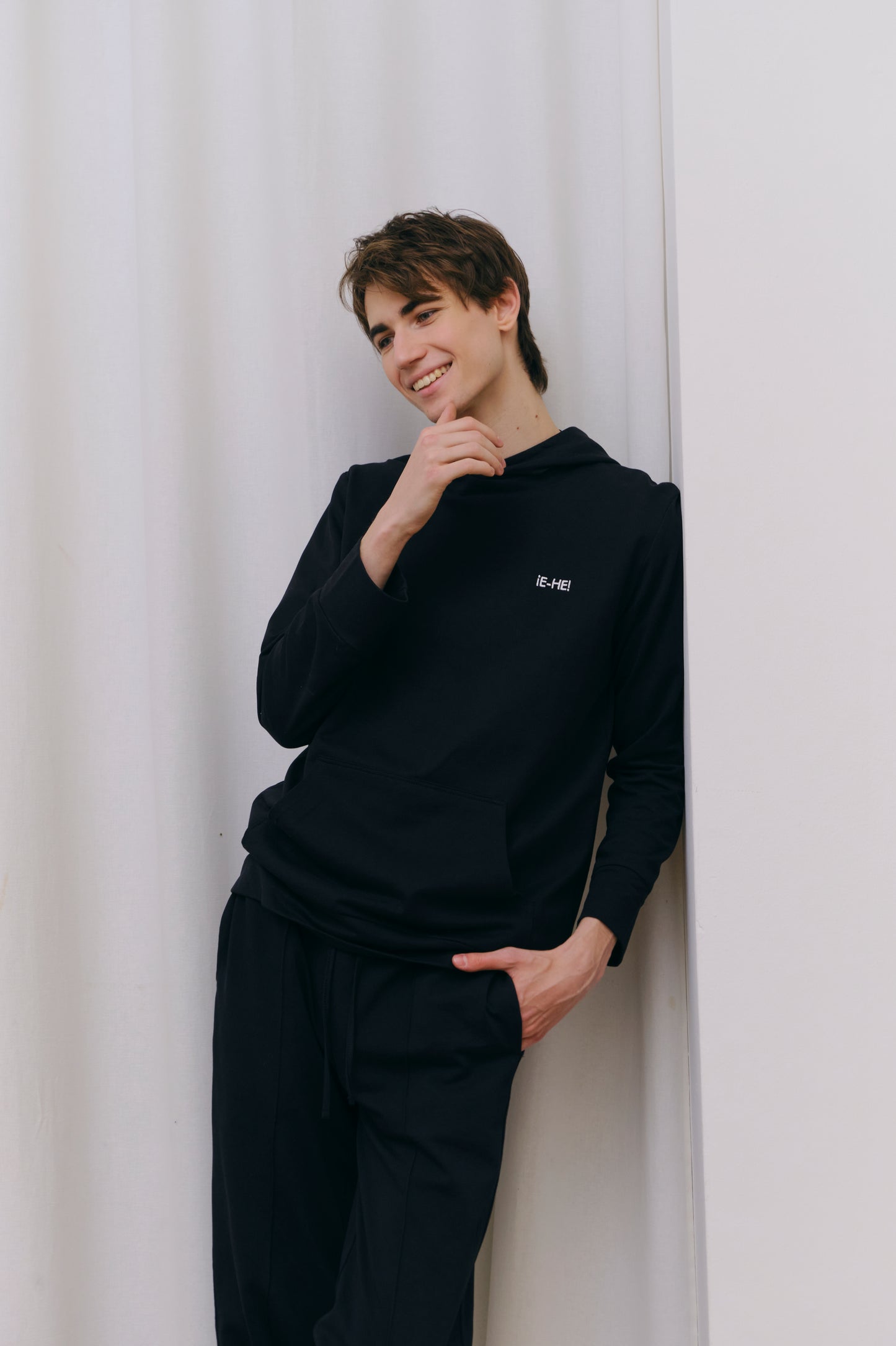 Embroidered logo Hoodie - Black